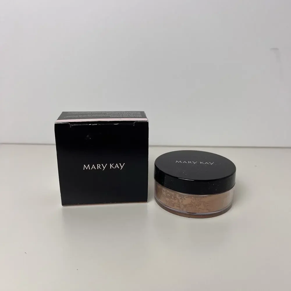 New Mary Kay Silky Setting Powder- Medium Beige .28 OZ